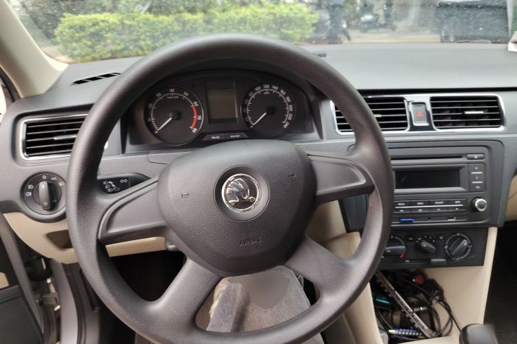 Used Skoda Rapid 2013 1.6L Manual Smart Selection Model