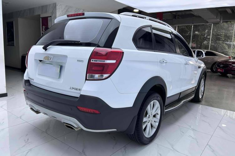 Used Chevrolet Captiva 2015 2.4L 4x4 Flagship Edition 7-Seater