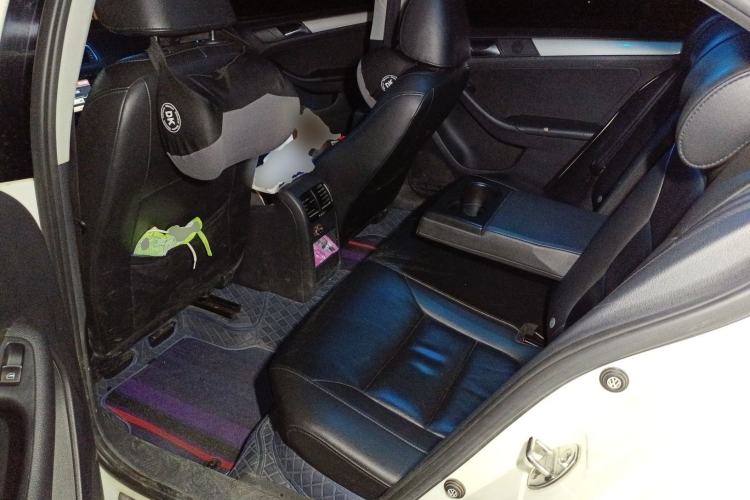 Used Volkswagen Sagitar 2014 Revised Version 1.6L Automatic Comfort Edition Left Rear Seat