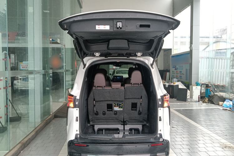 Used Toyota SIENNA 2021 2.5L Hybrid Platinum Edition Trunk