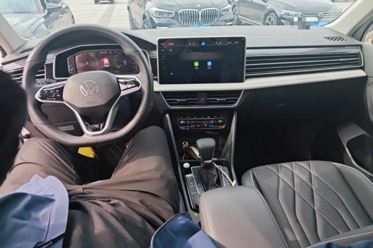 Used Volkswagen Tiguan L 2023 380TSI Automatic All-Wheel Drive R-Line Enhanced 7-Seater Center Console