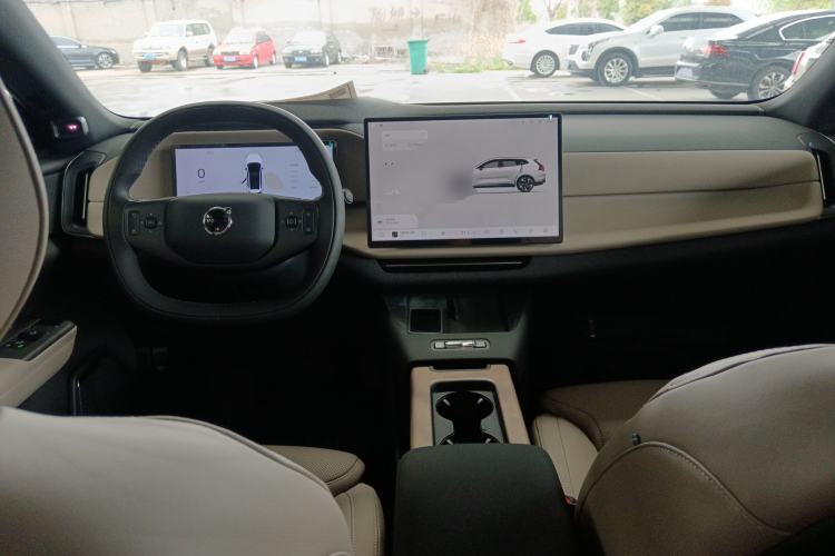 Used Volvo XC70 Plug-in Hybrid 2026 Model Four-Wheel Drive Long-Range Ultra Center Console