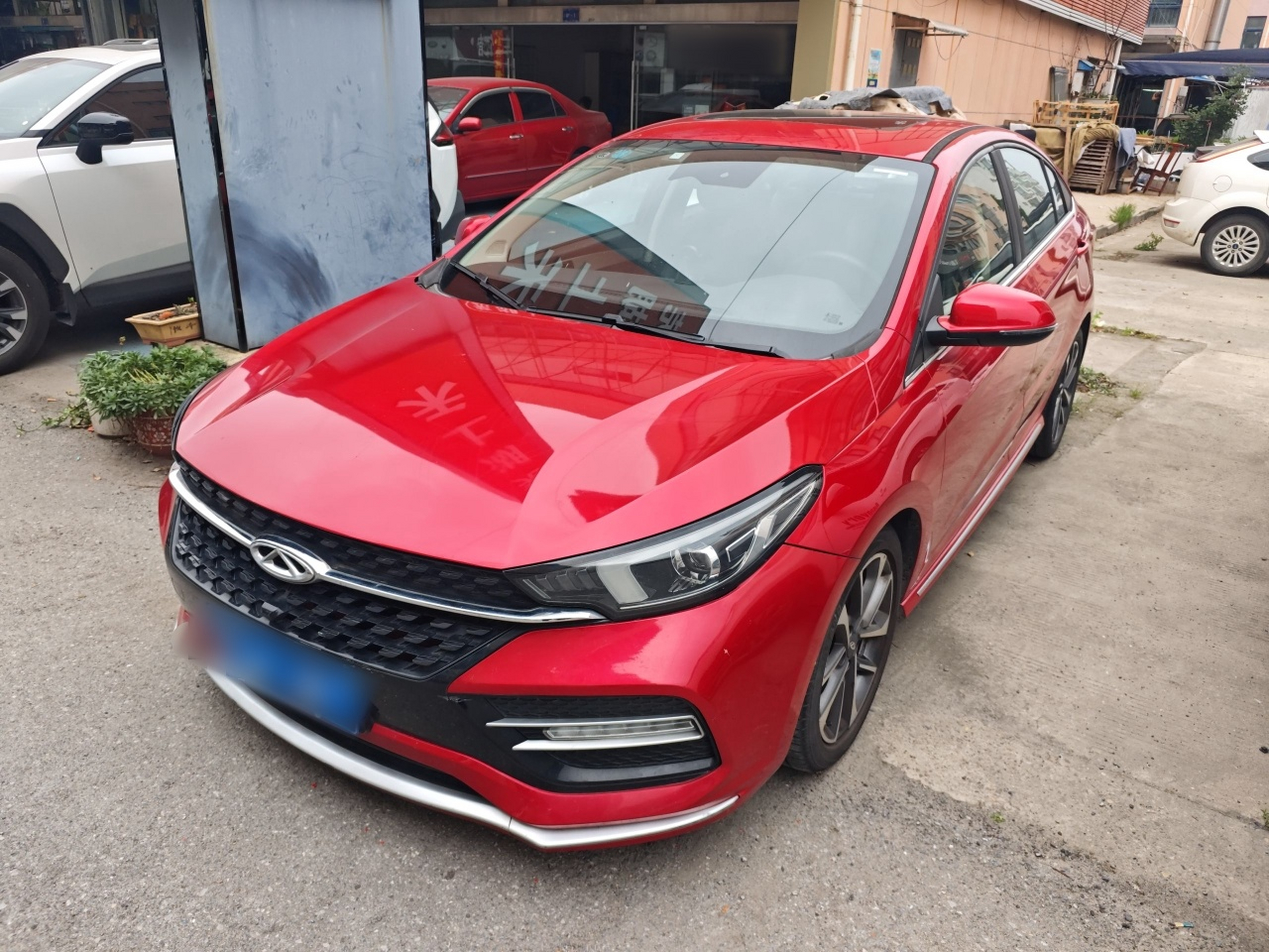 Под передней частью автомобиля