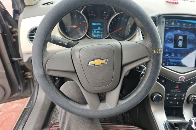 Used Chevrolet Cruze 2015 1.5L Classic SL MT Steering Wheel
