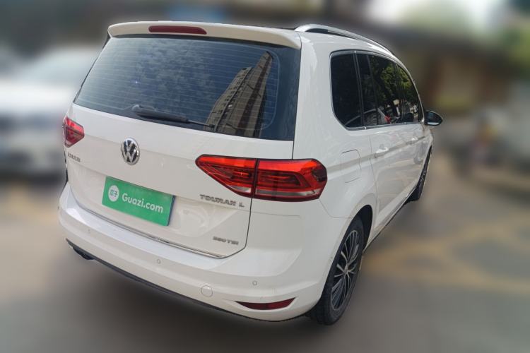 Used Volkswagen Touran 2016 Volkswagen Touran L 280TSI DSG Luxury Edition Rear Right 45 Deg