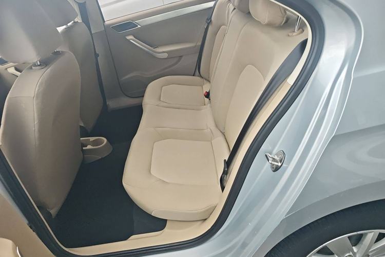 Used Volkswagen Jetta 2015 1.6L Automatic Fashion Model