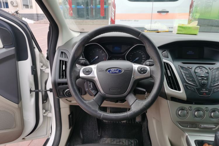Used Ford Focus 2012 Sedan 1.6L Manual Comfort Model
