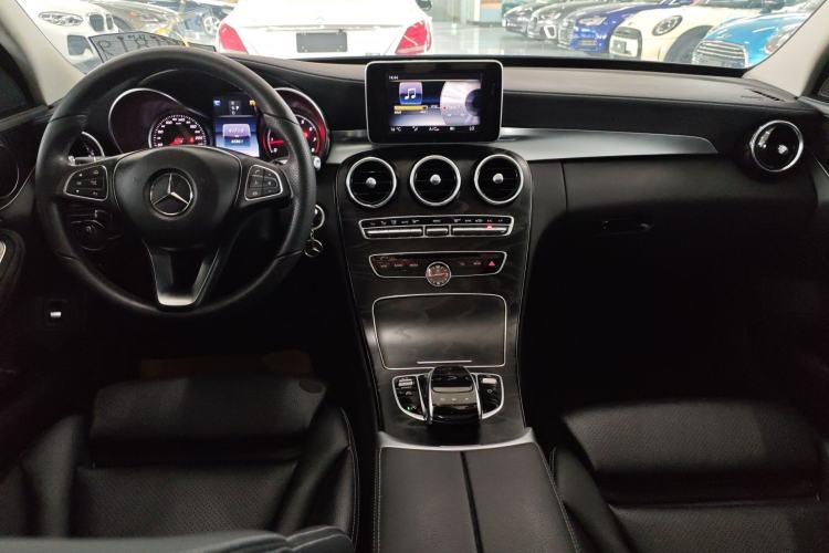 Used Mercedes-Benz C-Class 2017 Facelift C 200 L Sport Edition Center Console