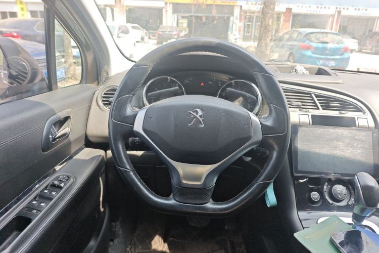Used Peugeot 3008 2015 1.6THP Automatic Trend Edition Steering Wheel