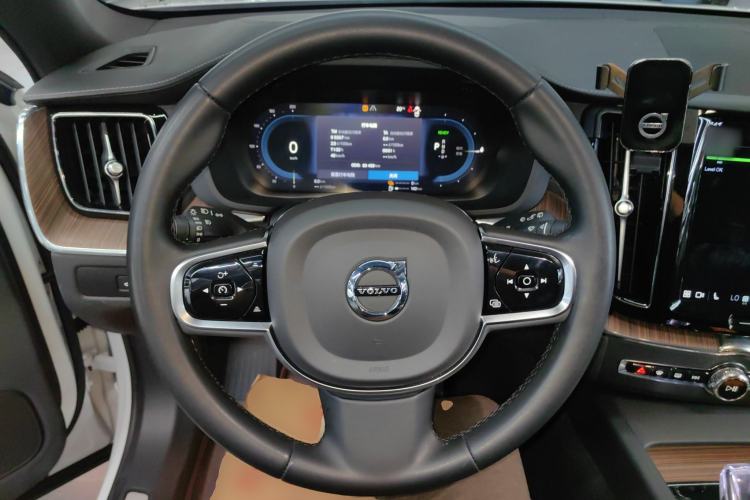 Used Volvo XC60 New Energy 2023 T8 Plug-in Hybrid Long-Range All-Wheel Drive Smart Luxury Edition
