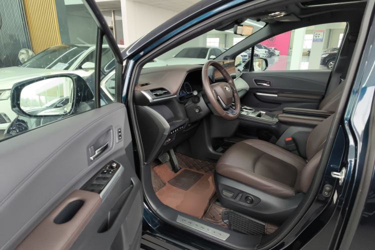 Used Toyota Granvia 2023 2.5L Hybrid Flagship VIP Edition Driver Seat