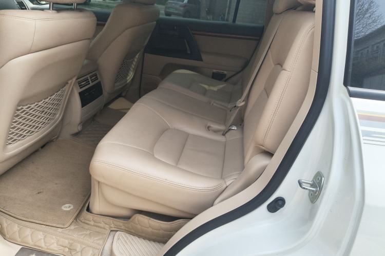 Used Toyota Land Cruiser 2014 4.0L Automatic Parallel Import Version Left Rear Seat