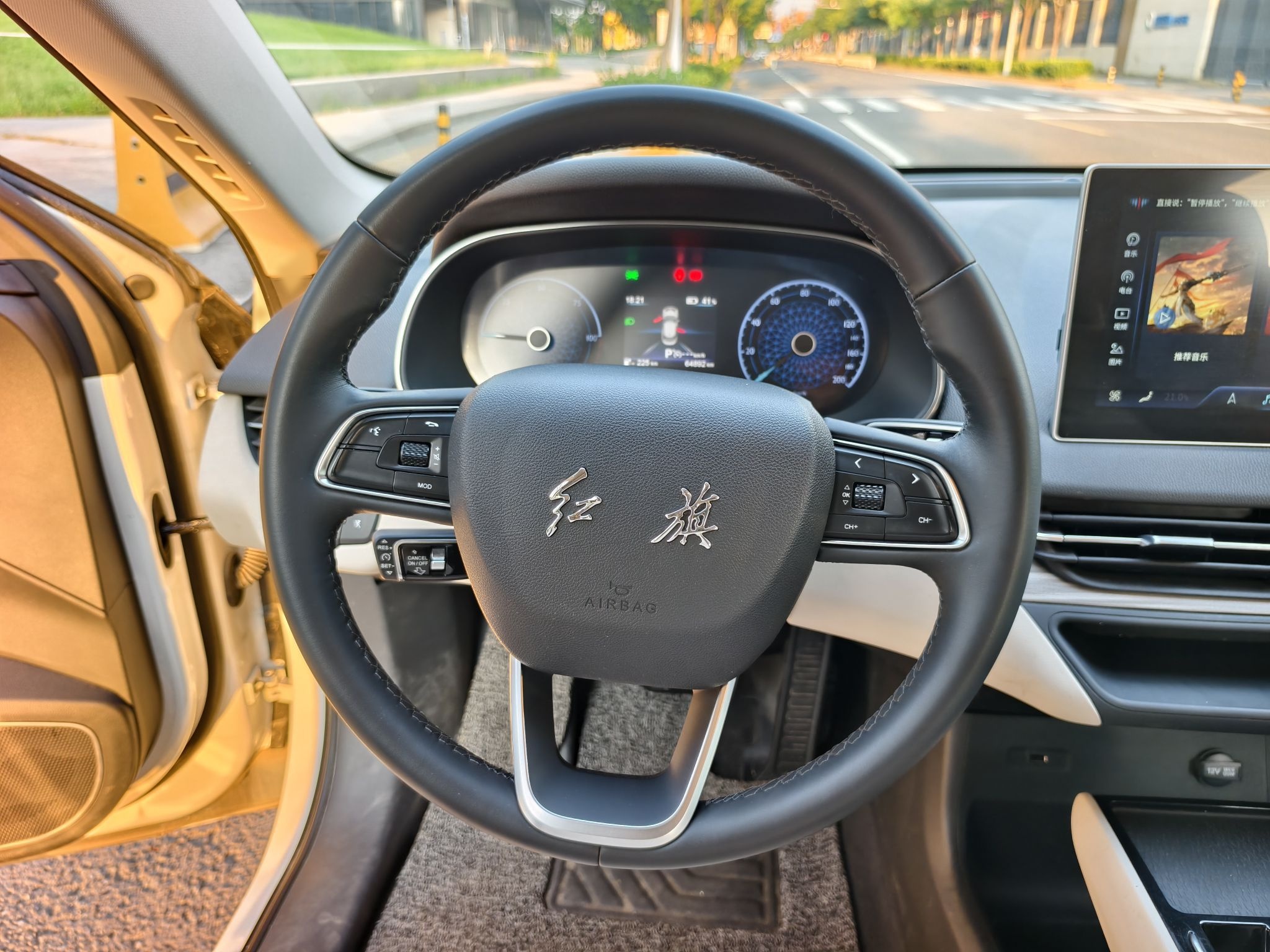 Hongqi E-QM5 2023 620km PLUS — снимка 17