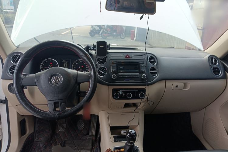 Used Volkswagen Tiguan 2012 1.8TSI Manual Two-Wheel Drive Urban Edition Center Console