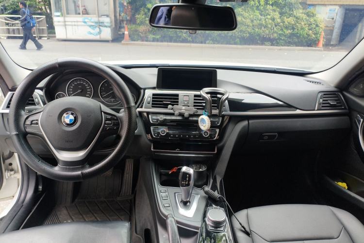 Used BMW 3 Series 2016 320Li Ambition Model
