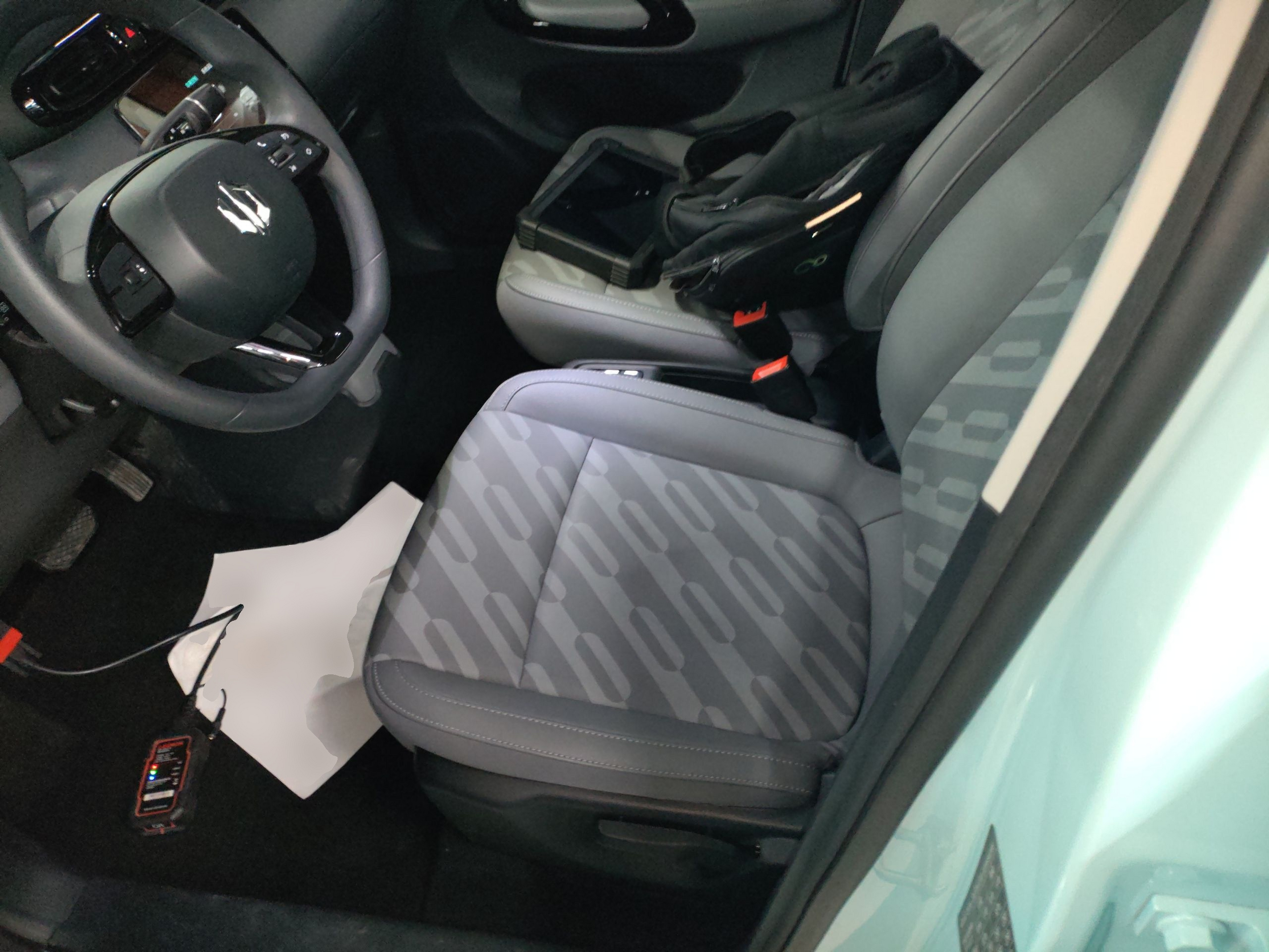 Переднее сиденье в автомобиле