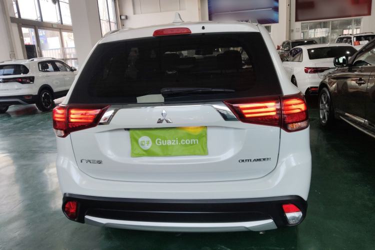 Used Mitsubishi Outlander 2018 2.0L Two-Wheel Drive Glory Edition 5 Seats