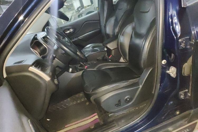 Used Jeep Cherokee 2017 2.0L Superior Edition
