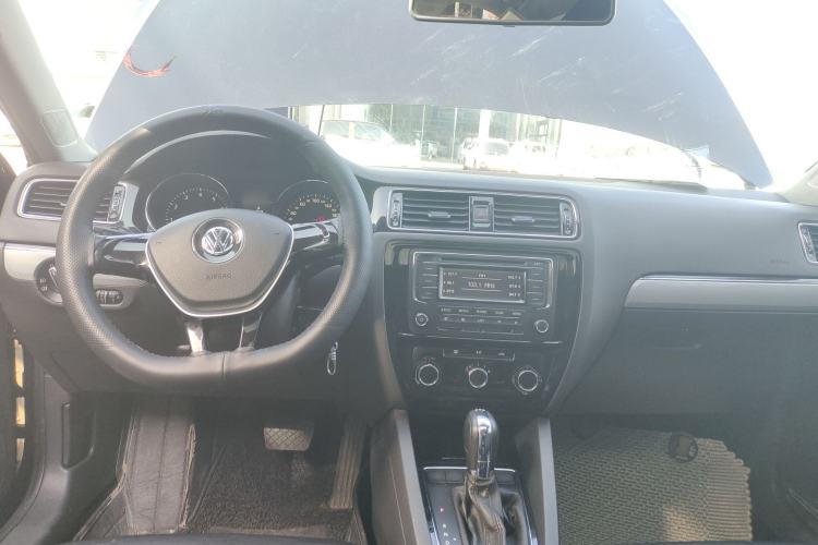 Used Volkswagen Sagitar 2015 230TSI Automatic Comfort Version