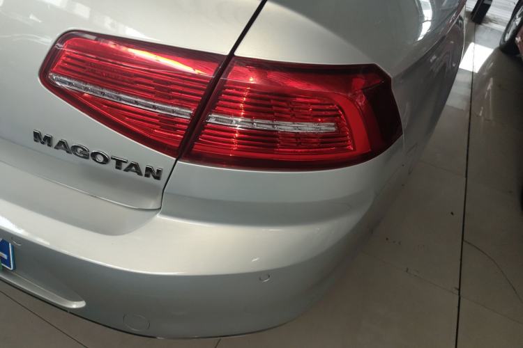 Used Volkswagen Magotan 2017 330TSI DSG Leading Model Right Rear Taillight
