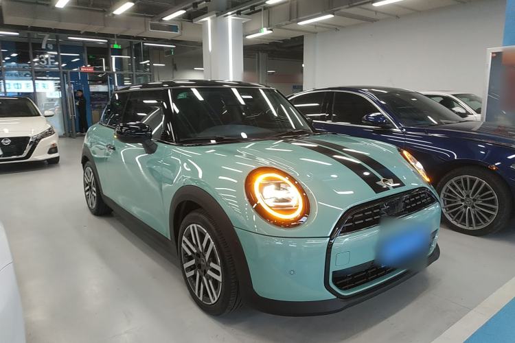 Used MINI 2025 1.5T COOPER Classic Edition
