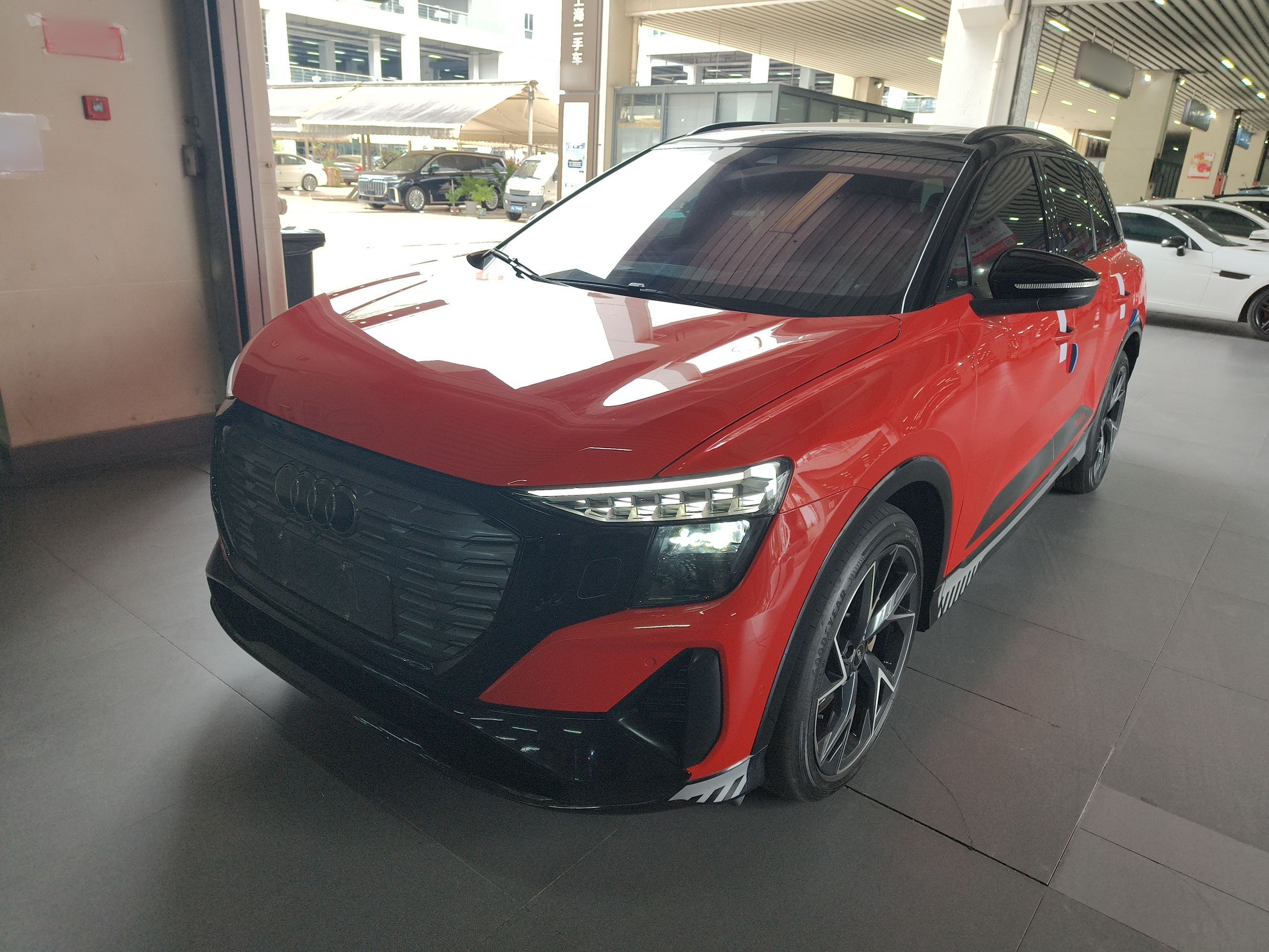 تحت مقدمة السيارة