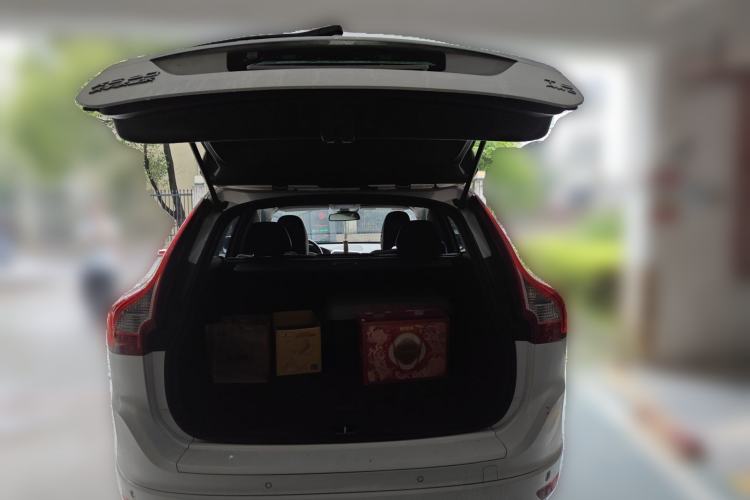 Used Volvo XC60 2017 T5 AWD Smart Upgrade Edition Trunk