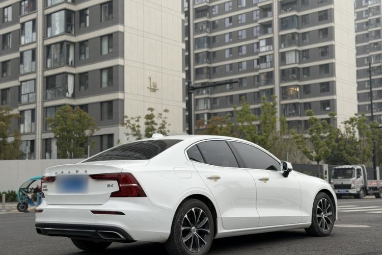 Used Volvo S60 2022 B4 Zhiyi Luxury Edition