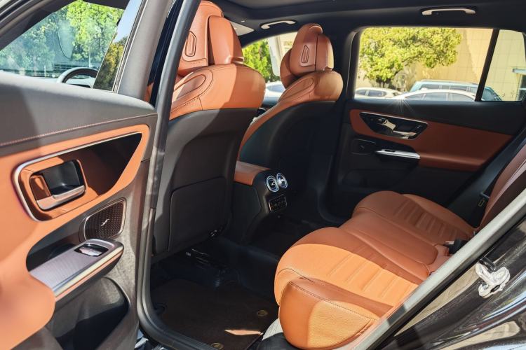 Used Mercedes-Benz GLC 2024 Facelifted GLC 260 L 4MATIC Luxury Version 5 Seats