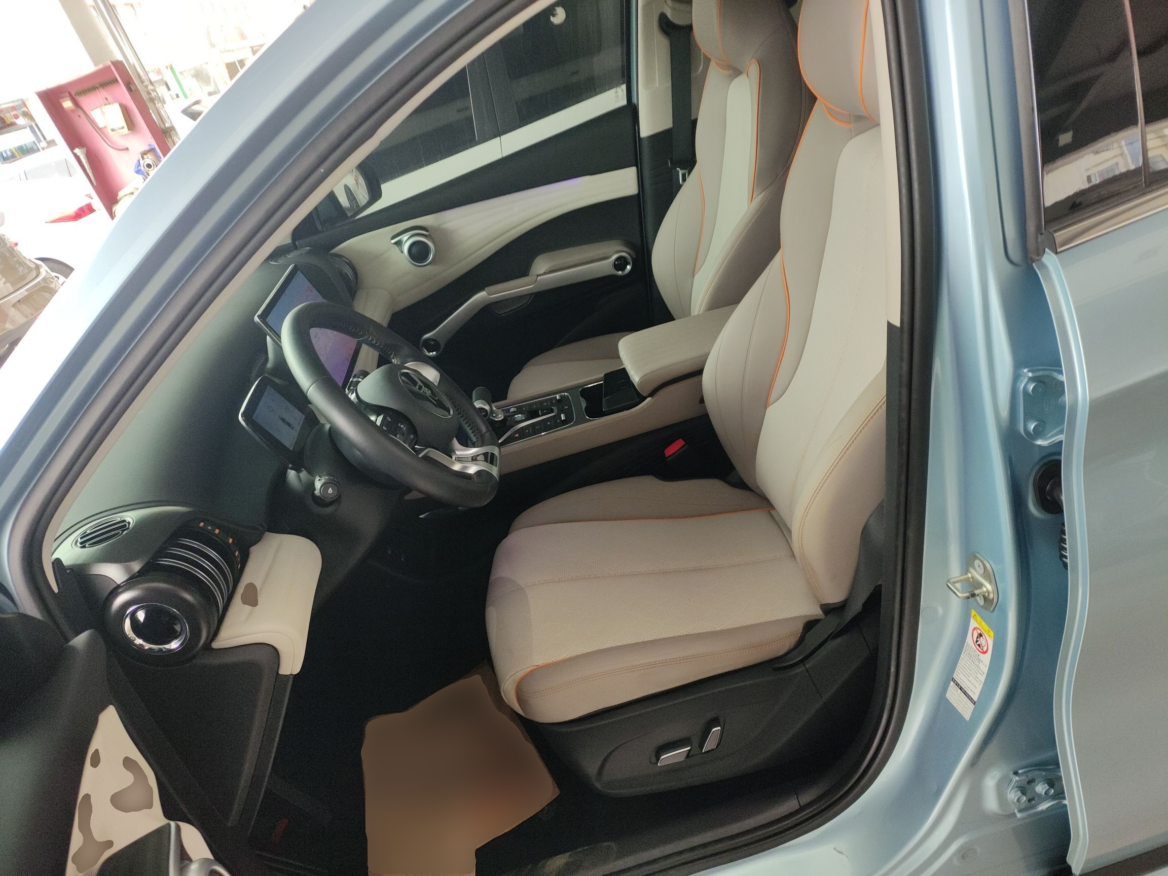 Переднее сиденье в автомобиле