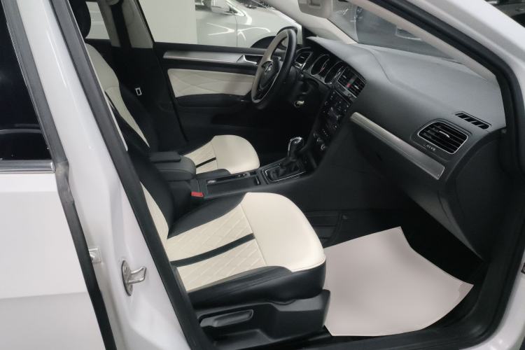 Used Volkswagen Golf 2018 230TSI Automatic Comfort Model Right Front Seat