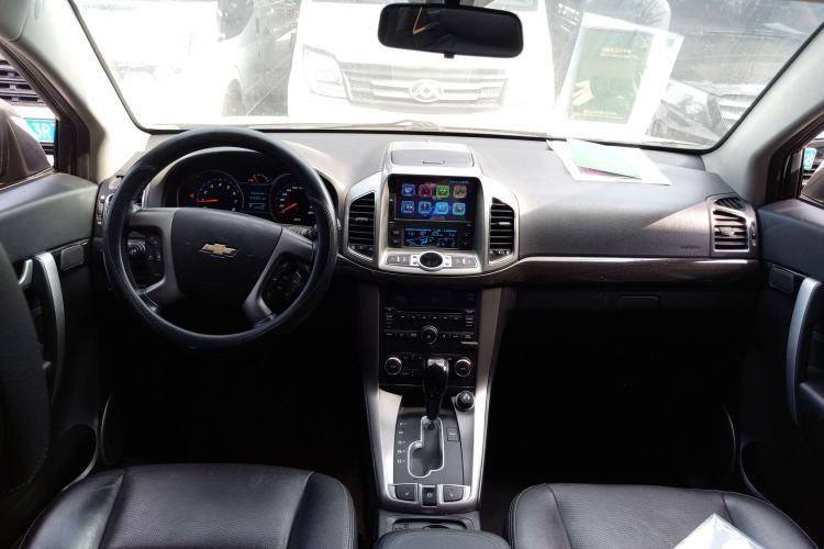 Used Chevrolet Captiva 2015 2.4L 4x4 Flagship Edition 7-Seater Center Console