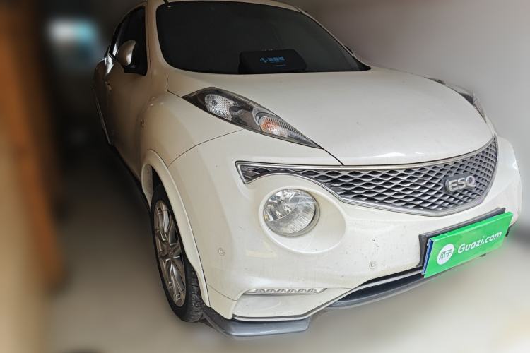 Used Infiniti ESQ 2014 1.6L Spontaneous Edition Front Right 45 Deg