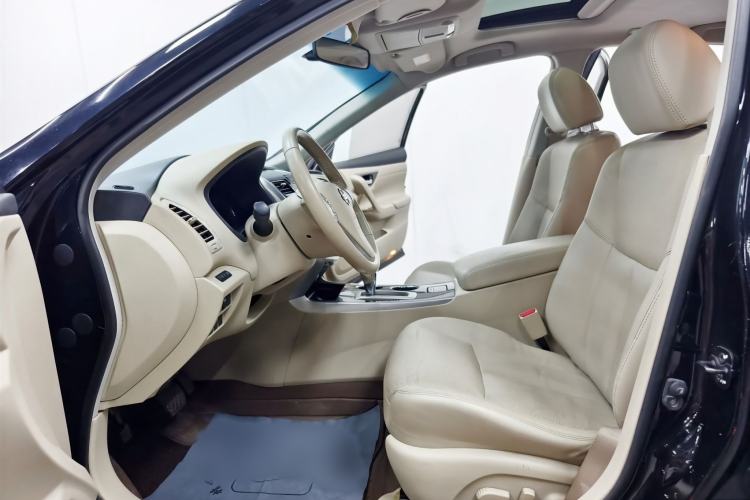 Used Nissan Teana 2013 2.0L XL Comfort Edition Interior 9