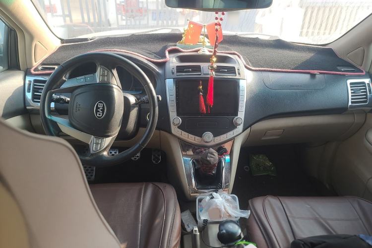 Used BYD S6 2011 2.0L Manual Luxury Edition
