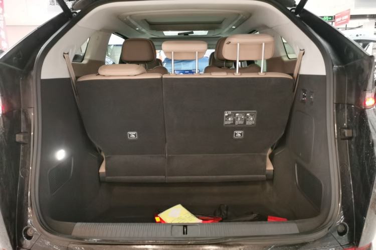 Used XPeng X9 2025 740 Ultra-Long Range Max
