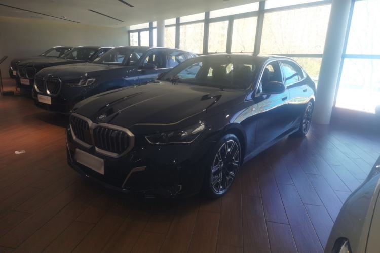 Used BMW 5 Series 2025 530Li Luxury Edition M Sport Package