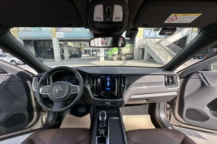 Used Volvo XC60 2023 B5 4x4 Smart Luxury Edition
