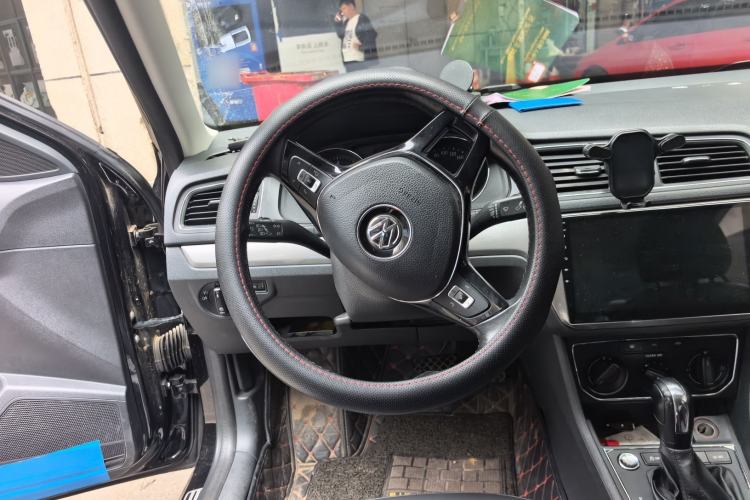 Used Volkswagen Lavida 2017 1.6L Automatic Comfort Edition Steering Wheel