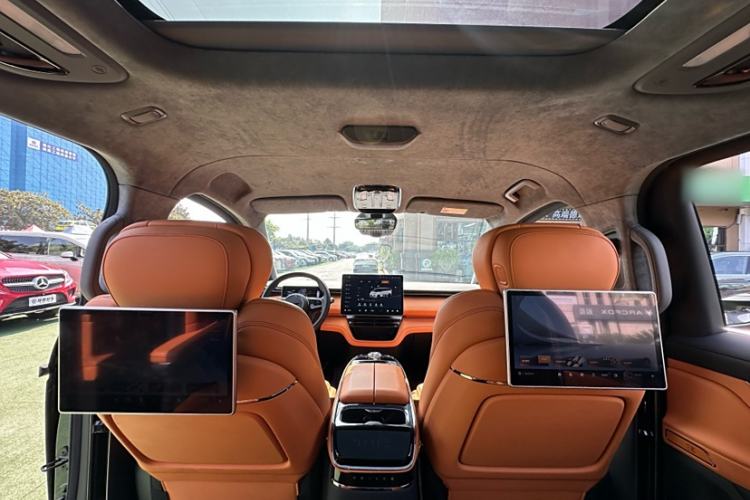 Used Geely Galaxy LEVC L380 2024 140-Degree 6-Seater All-Wheel-Drive Ultra Interior 2