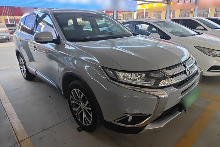 Used Mitsubishi Outlander 2017 2.0L Two-Wheel Drive Glory Edition 5 Seats
