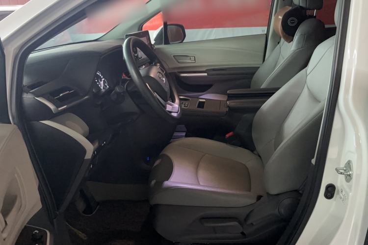 Used Toyota Granvia 2023 2.5L Hybrid Comfort Edition
