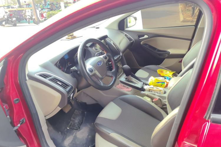 Used Ford Focus 2012 Sedan 1.6L Automatic Fashion Edition
