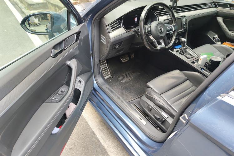 Used Volkswagen Variant 2016 380TSI Two-Wheel Drive R-Line Version
