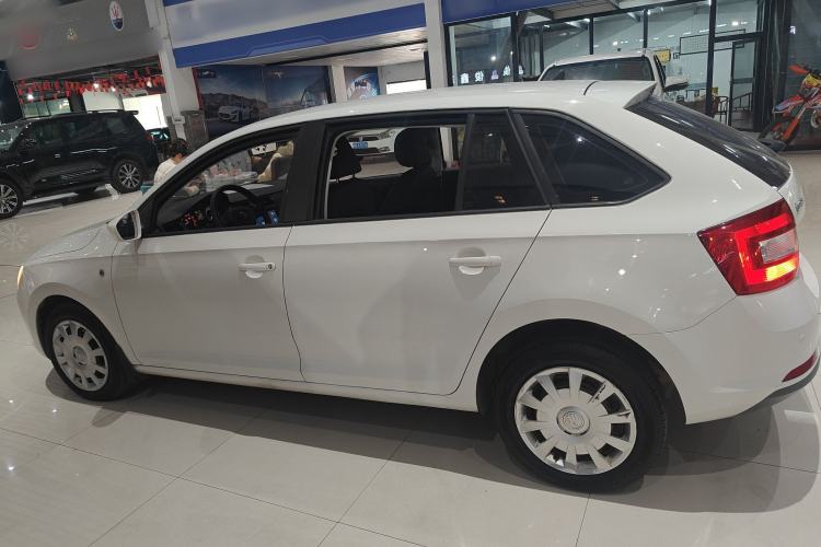 Used Skoda Rapid Spaceback 2016 Revised Version 1.6L Automatic Front-Drive Edition
