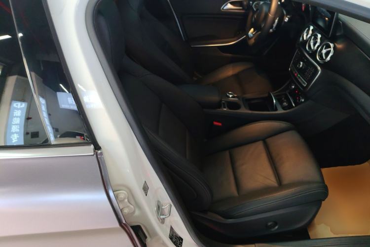 Used Mercedes-Benz GLA 2017 GLA 260 4MATIC Sport Edition Right Front Seat