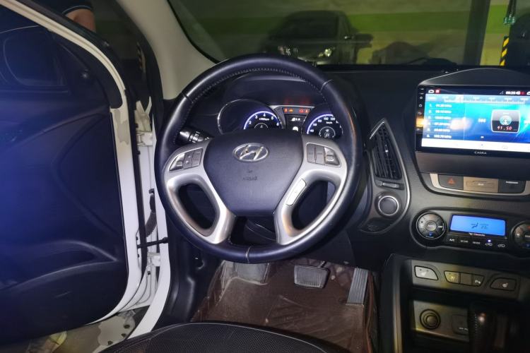 Used Hyundai ix35 2015 2.0L Automatic Two-Wheel Drive Leading Trim China IV Standard

