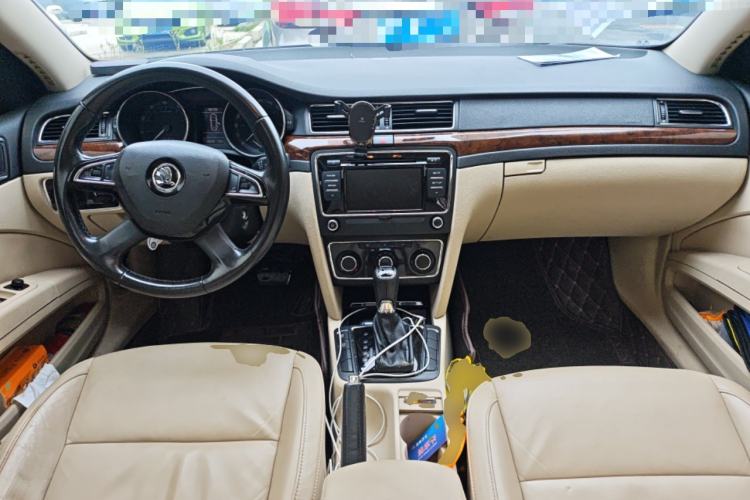 Used Skoda Superb 2013 1.8TSI Automatic MingShi Edition Center Console