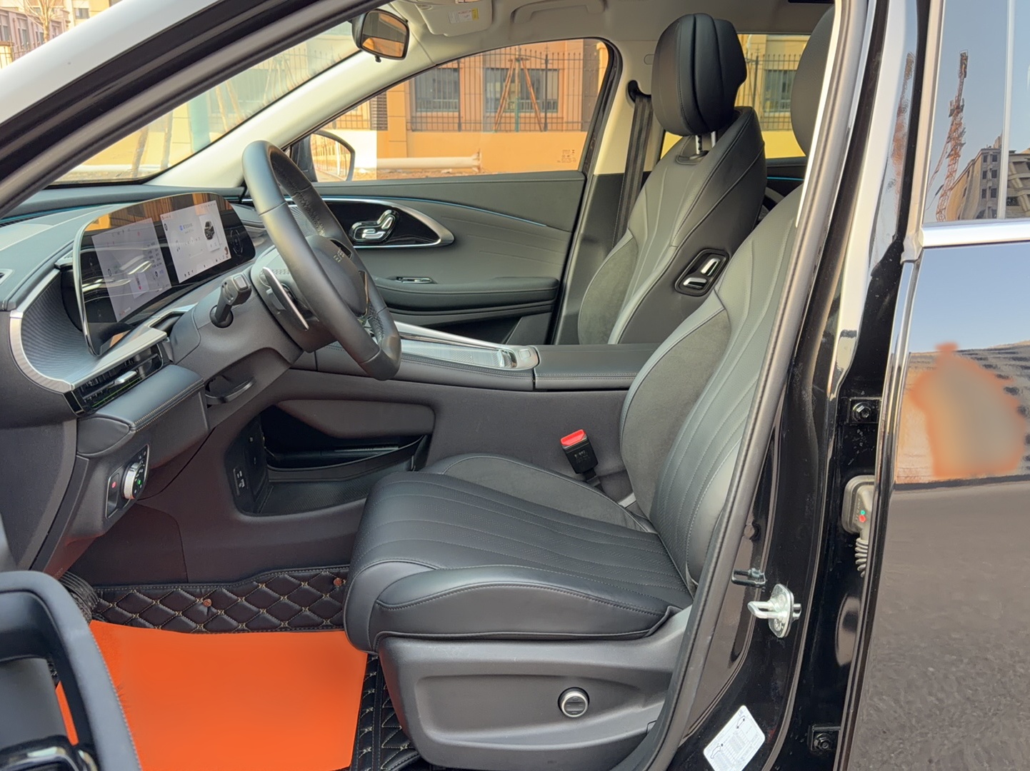 المقاعد الأمامية داخل السيارة