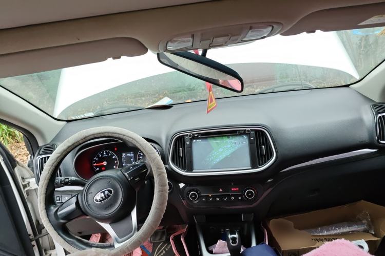 Used Kia KX3 2015 1.6L Automatic Two-Wheel Drive DLX Center Console